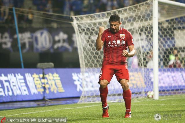 在本轮英超曼城3-3战平热刺的比赛中，主裁判胡珀最后时刻吹停曼城的一记单刀球，这让他遭受了众多批评，而在《每日邮报》的专栏，评论员萨顿表达了对于胡珀的支持。